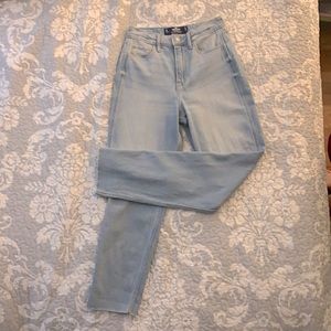 Hollister Ultra High-Rise Mom Jean